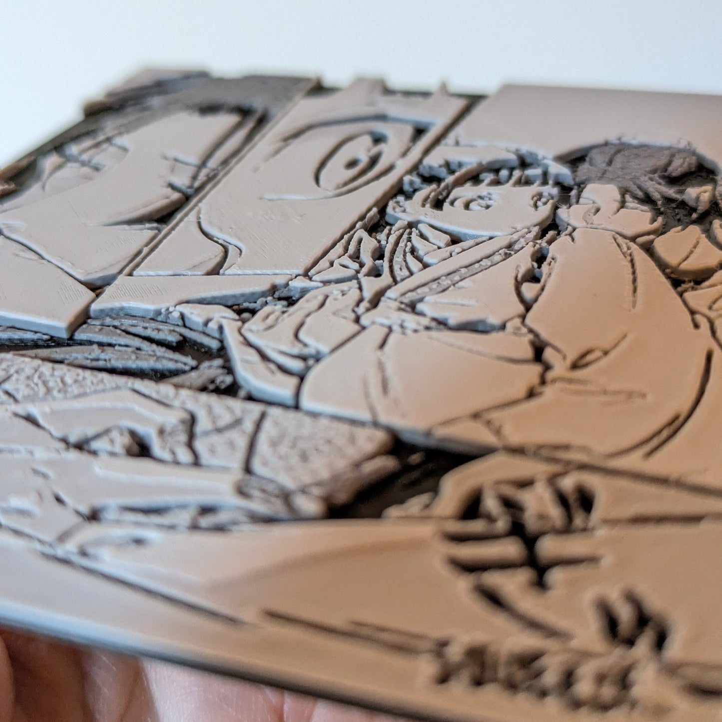 3D printed Apothecary Diaries magnet showing Maomao and Jinshi characters hugging